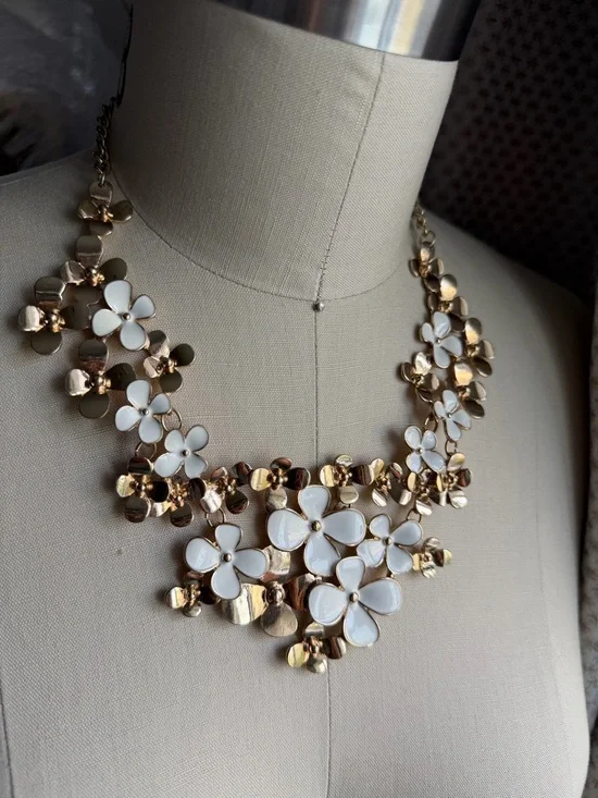 Fashion Elegant Gold & White Enameled Floral Bib 16” + 3” Extension Necklace - Picture 16 of 17